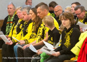 Buchvorstellung und BVB - Fans feiern vier Tage vor dem Pokalfinale unter dem Motto "Auf dem Weg nach Berlin - Wir lassen nichts unversucht" einen ökumenischen Gottesdienst. anschließend zogen die Fans zum Borsigplatz