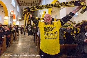 Buchvorstellung und BVB - Fans feiern vier Tage vor dem Pokalfinale unter dem Motto "Auf dem Weg nach Berlin - Wir lassen nichts unversucht" einen ökumenischen Gottesdienst. anschließend zogen die Fans zum Borsigplatz