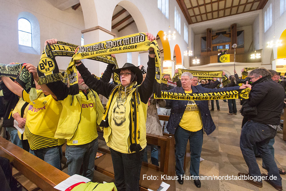 Buchvorstellung und BVB - Fans feiern vier Tage vor dem Pokalfinale unter dem Motto "Auf dem Weg nach Berlin - Wir lassen nichts unversucht" einen ökumenischen Gottesdienst. anschließend zogen die Fans zum Borsigplatz