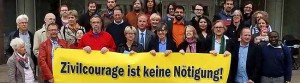 Das Rechtshilfekomitee „Wahlnacht 25.5.“ hatte die Aktion „Zivilcourage ist keine Nötigung“ organisiert. Foto: Alex Völkel