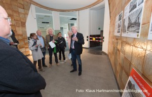 Sanierungsbeginn des ehemaligen AOK-Gebäudes. Oberbürgermeister Ulli Sierau erklärt die Maßnahme