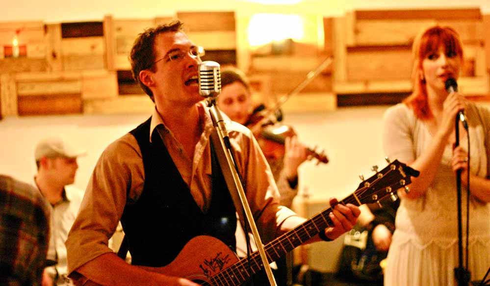 Beim Musik-Stammtisch "Live on Stage" ist der Dortmunder Singer-Songwriter Dan Hose.