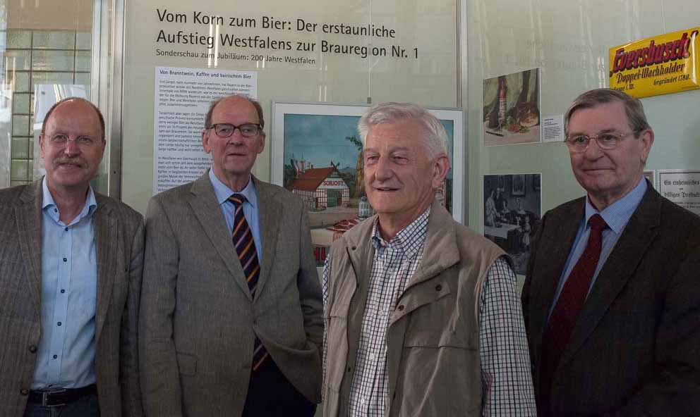 Foto von links nach rechts: Dr. Heinrich Tappe, Kurator – Klaus Joachim Schlegel, Präsident der Stiftergesellschaft - Horst Duffe und Peter Herwig, Mitglieder der Stiftergesellschaft. Foto: Silke Rathert