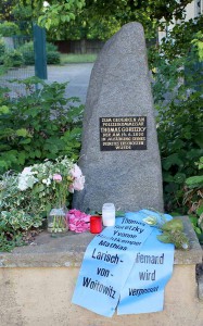 Der Gedenkstein für den Polizisten Thomas Goretzky in Brackel. Foto: Marcus Arndt