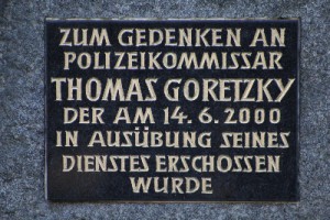 Der Gedenkstein für den Polizisten Thomas Goretzky in Brackel. Foto: Arndt