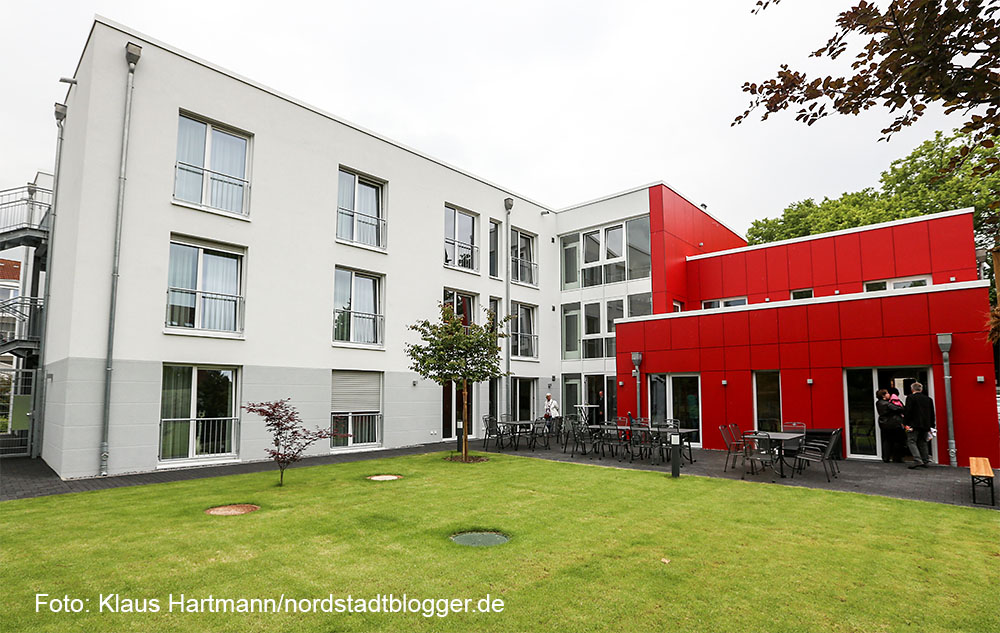 Eröffnung des AWO-Wohnhauses Hirtenstraße. Haus mit Garten