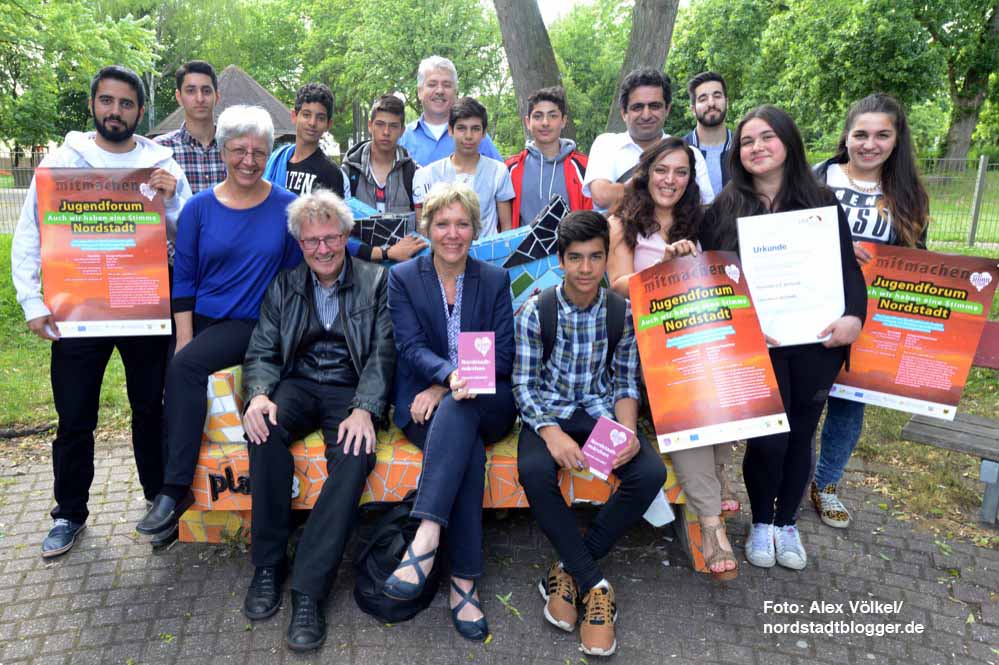 Daniela Schneckenburger besuchte das Jugendforum Nordstadt und gratulierte zur Auszeichnung.