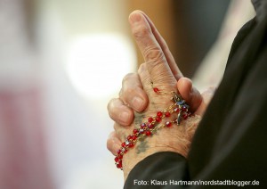 Hochamt in der Kirche St. Aposteln, Clemens Veltum-Straße und Fronleichnamsprozession durch die Nordstadt, Pastoralverbund Nordstadt-Ost und Katholische Missionen