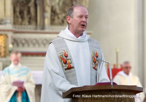 Hochamt in der Kirche St. Aposteln, Clemens Veltum-Straße und Fronleichnamsprozession durch die Nordstadt, Pastoralverbund Nordstadt-Ost und Katholische Missionen. Pfarrer Ansgar Schocke