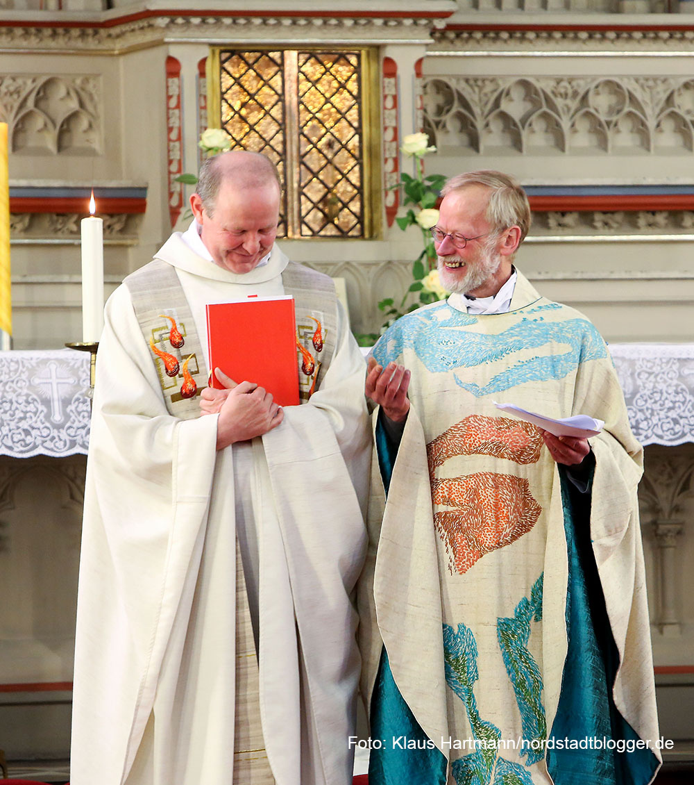Hochamt in der Kirche St. Aposteln, Clemens Veltum-Straße und Fronleichnamsprozession durch die Nordstadt