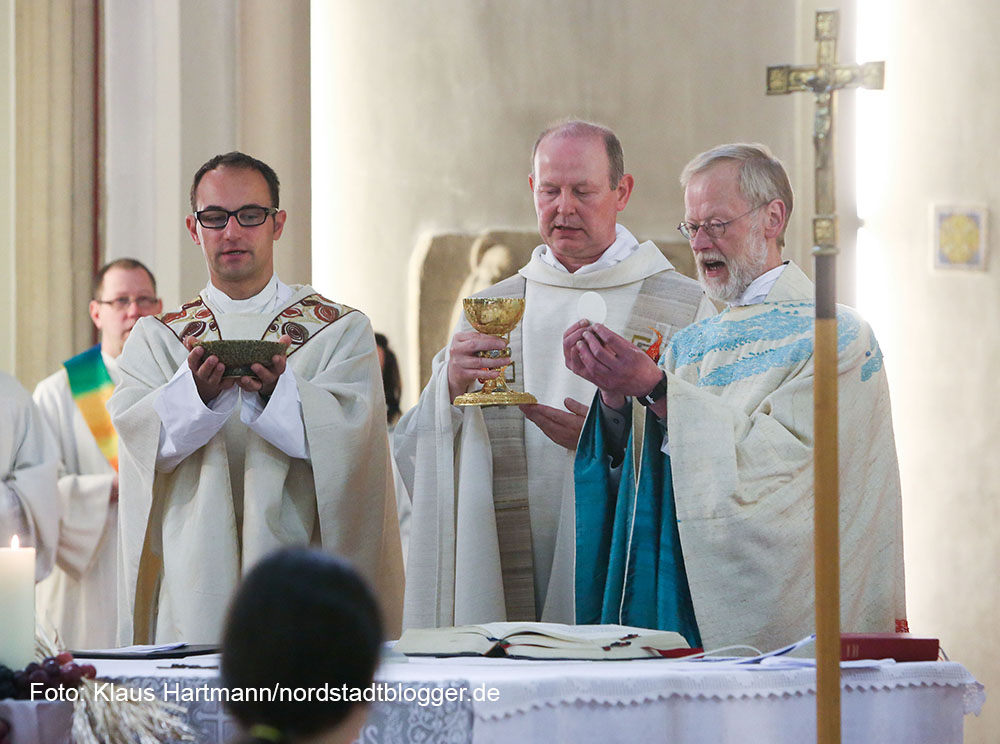 Hochamt in der Kirche St. Aposteln, Clemens Veltum-Straße und Fronleichnamsprozession durch die Nordstadt