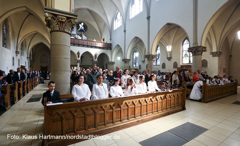 Hochamt in der Kirche St. Aposteln, Clemens Veltum-Straße und Fronleichnamsprozession durch die Nordstadt