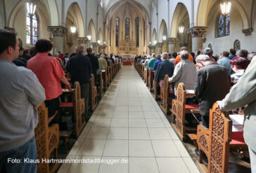 Hochamt in der Kirche St. Aposteln, Clemens Veltum-Straße und Fronleichnamsprozession durch die Nordstadt