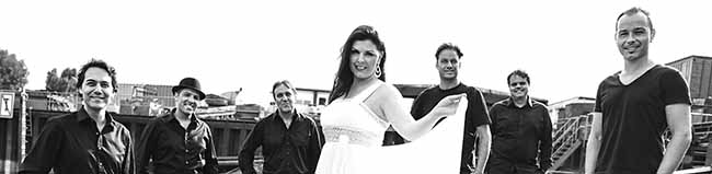 Fünf Portugiesen, ein Brasilianer und ein Deutscher gründeten 2005 Sina Nossa. Foto: Band