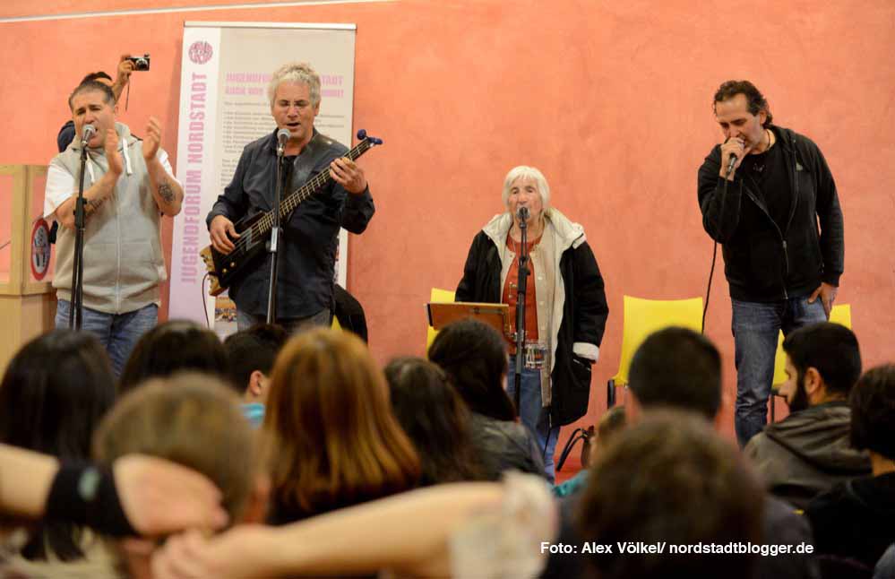 Esther Bejarano und die Microphone-Mafia haben im Stellenpark ein Konzert gegeben.