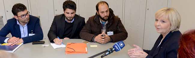 Syrische Flüchtlinge aus dem Protestcamp in Dortmund waren zu Gast im Landtag.