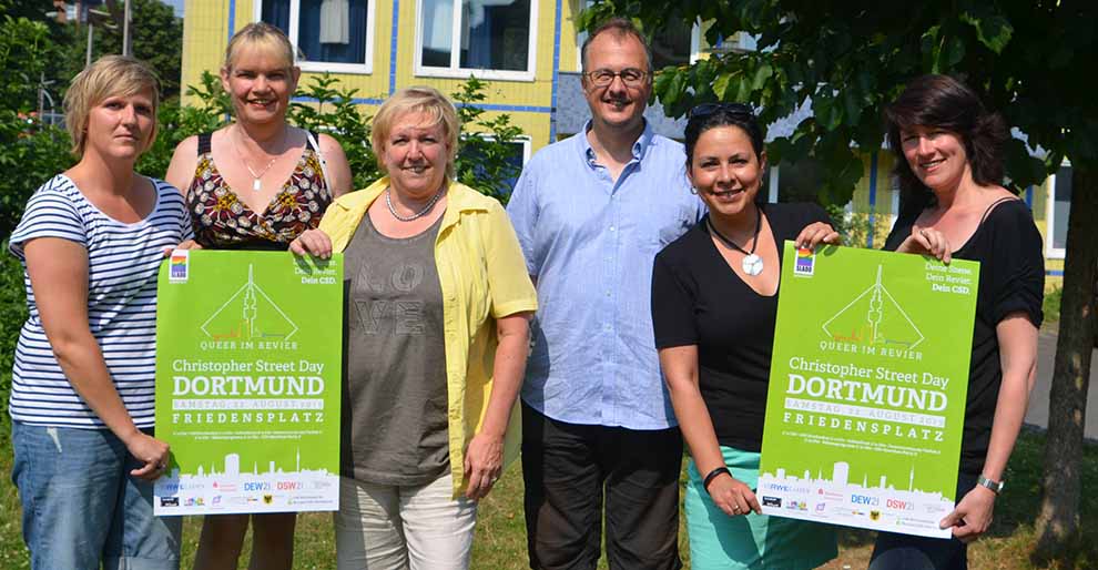 Veranstalter und Unterstützer freuen sich auf den ersten CSD auf dem Friedensplatz.