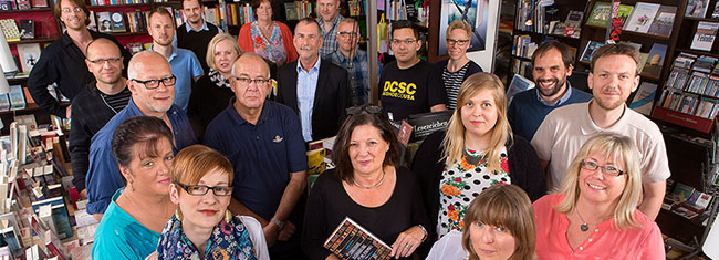 Mitarbeiter des Buchhandels Litfass an der Münsterstraße. Foto: Klaus Hartmann