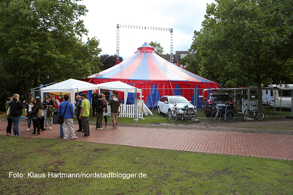 Schick und Schäbig im Zirkuszelt am Dietrich-Keuning-Haus