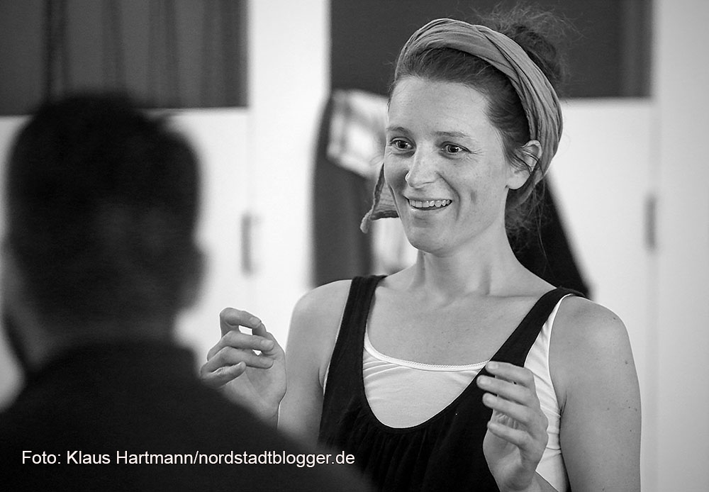 Probe des Tanz- und Theaterprojektes Sugar-Snap-Paradise mit Theaterpädagogin und Schauspielerin Emilia Hagelganz