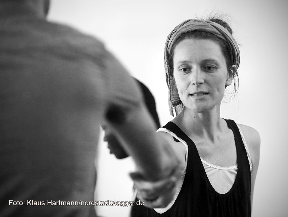 Probe des Tanz- und Theaterprojektes Sugar-Snap-Paradise mit Theaterpädagogin und Schauspielerin Emilia Hagelganz