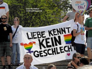 Die CSD-Demo führte vom Hauptbahnhof zum Friedensplatz.