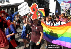 Die CSD-Demo führte vom Hauptbahnhof zum Friedensplatz.