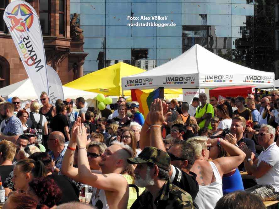 Erstmals fand der CSD auf dem Friedensplatz statt. Das kam gut an.