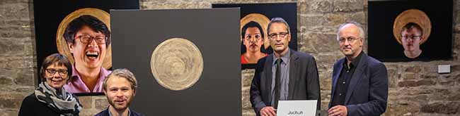 2015.09.22 Dortmund Fotoprojekt Saints in der Reinoldikirche v.l. Ulrike Laengner, künstlerisches Projektteam Nils Laengner, Fotograf Ulf Schlüter, Superintendent des Kirchenkreises Dortmund  Copyright Stephan Schuetze