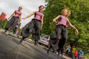 10 Jahre Fußballspiel der Religionen, Hoeschpark Fahnenlauf, Gruppe Harimon, Eröffnungsrede OB Sierau Foto: Ruediger Barz