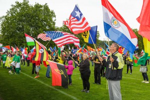 10 Jahre Fußballspiel der Religionen, Hoeschpark Fahnenlauf, Gruppe Harimon, Eröffnungsrede OB Sierau Foto: Ruediger Barz