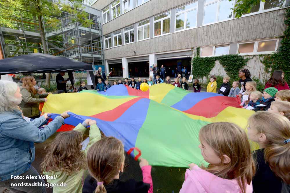 Im Rahmen der Aktion „Willkommen bei Freunden: Aktion Zusammenspiel - Bündnisse für junge Flüchtlinge“ fand ein Kinderfest statt.