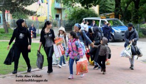 Am Sonntag werden in Dortmund drei Flüchtlingszüge erwartet. Der erste Zug brachte 800 Menschen, die im DKH versorgt und dann landesweit verteilt wurden.