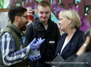 Ministerpräsidentin Hannelore Kraft besucht das Dietrich-Keuning-Haus und bedankt sich bei den freiwilligen Helfern