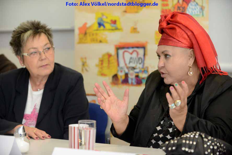 Esma Redzepova (rechts) mit der AWO-Vorsitzenden Gerda Kieninger.