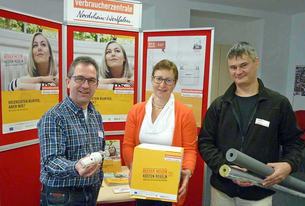 Geben wertvolle Tipps zur Senkung der Heizkosten: Volker Mahlich, Leiterin Helene Schulte-Bories, Energieberater Michael Näfe. Foto: Joachim vom Brocke