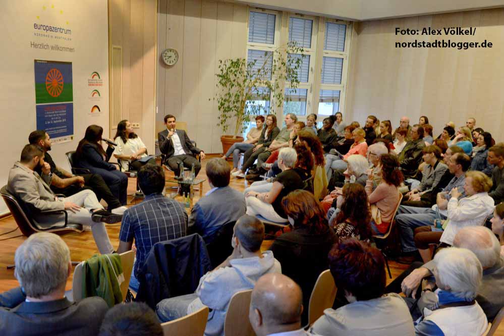 Auf großes Besucherinteresse stieß die Podiumsdiskussion mit jungen Roma in der Auslandsgesellschaft.