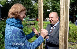 Bei „Schau Mich An“ konzentrieren sich zwei sich Unbekannte auf das gegenseitige Ansehen. Dabei und danach kam es zu ungewöhnlichen Situationen. Foto: Alex Völkel