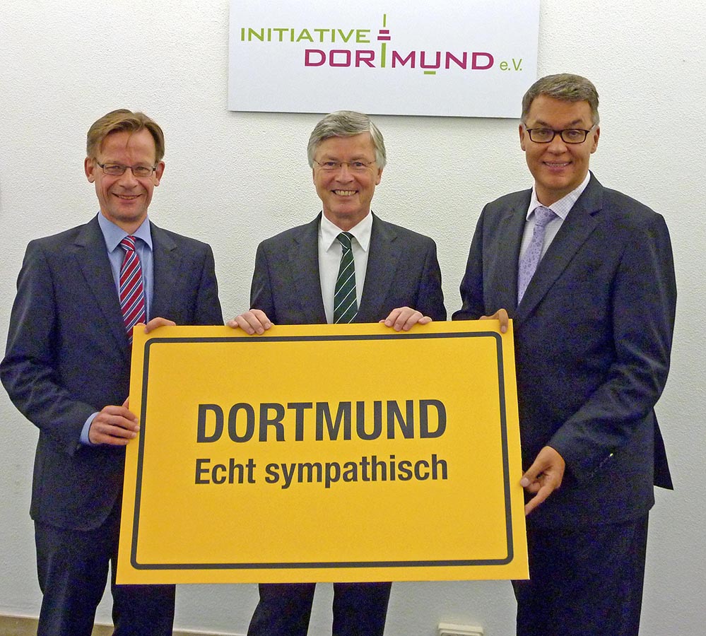Präsentierten das Umfrageergebnis: Dr. Ansgar Fendel und René Scheer (Initiative Dortmund e.V.) mit Thomas Westphal von der Wirtschaftsförderung. Foto: Joachim vom Brocke