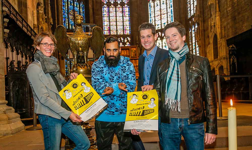 Stadtkirchenpfarrerin Susanne Karmeier, Künstler und Musiker Jerome Vazhayil, Felix Eichhorn vom Erwachsenenbildungswerk und Sven-Daniel Gettys von der Agentur Luups (v.l.). Foto: S.Schuetze/VKK