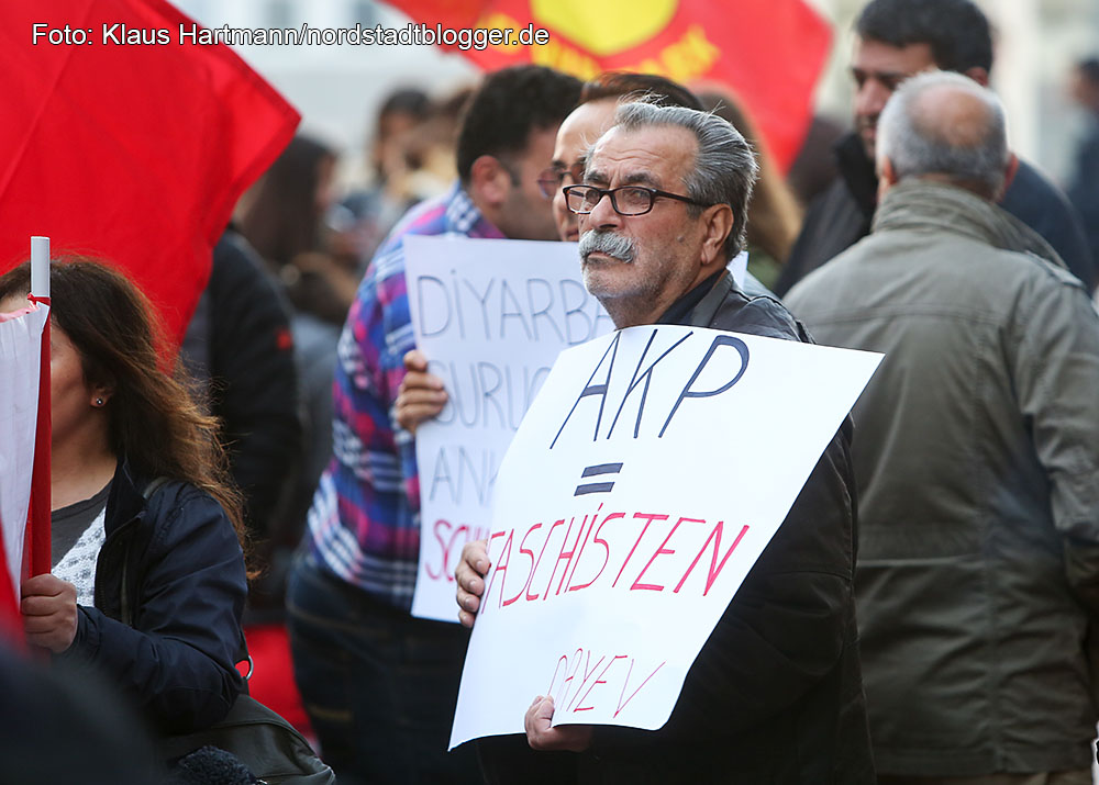 Der Bezent e. V. hatte zur Kundgebung wegen des Attentats in Ankara aufgerufen