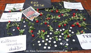 Mahnwache zum Gedenken der Opfer des Bombenattentats auf eine Friedenskundgebung in Ankara