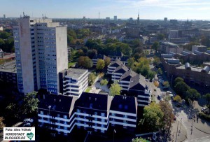 Das DOGEWO21-Hochhaus in der Heiligegartenstraße ist der Zwilling des Horrorhauses - und bei Mietern sehr beliebt.