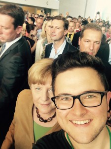 Sein Selfie mit der Kanzlerin am Tag der offenen Tür brachte ihn in viele überregionale Zeitungen.