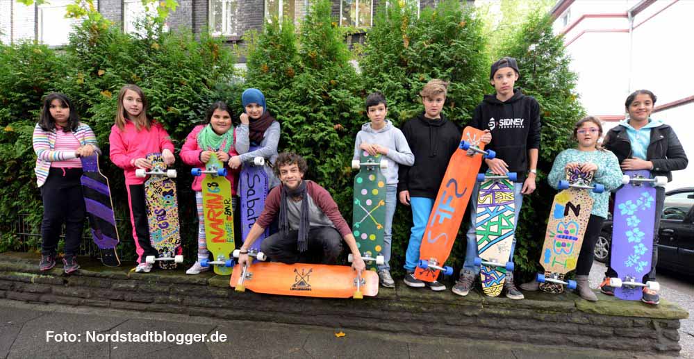 Mädchen und Jungen aus der Nordstadt haben ihre eigenen Langboards gebaut und gestaltet.