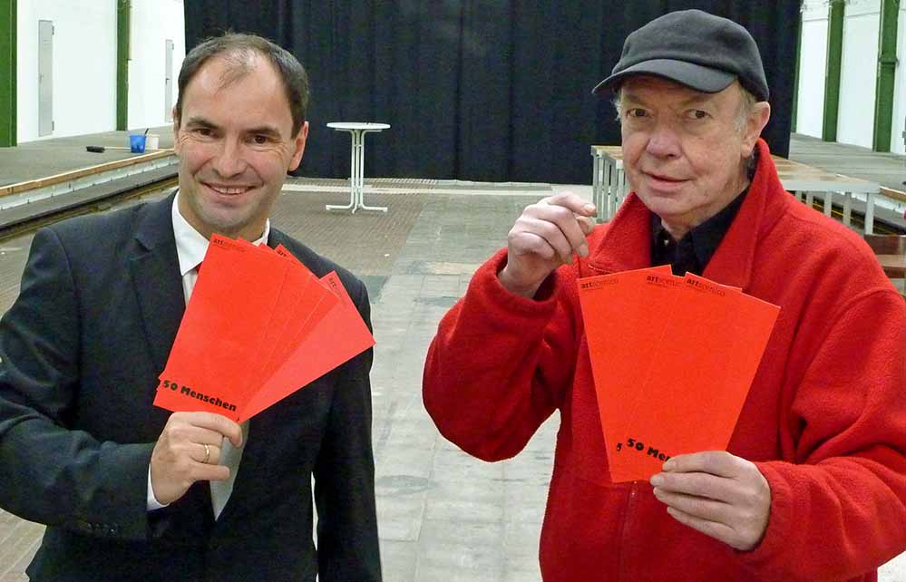 Rolf Dennemann (re.) und Förderer Elmar Steinborn (Sparkasse). Foto: Joachim vom Brocke