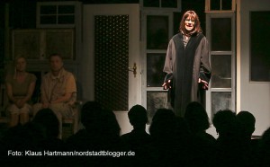 Premiere des Theater-Stücks "Der Kick" im Wichern-Haus. Christina Kirketerp als Staatsanwältin