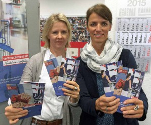 Warnen vor zu sorgloser Kreditaufnahme: Annette von Hadel und Uta Petzolt, Schuldner- und Verbraucherinsolvenzberaterinnen bei der Verbraucherzentrale in Dortmund. Foto: Joachim vom Brocke