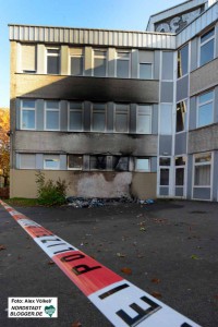 Am 1. November um 4.45 Uhr wurden drei Müllcontainer auf dem Schulhof des Leibniz-Gymnasiums in Brand gesteckt.