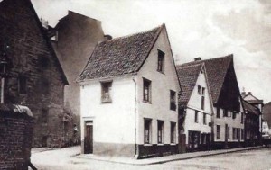 Brüderweg 47 bis 43 (heute Haus-Nr. 13) auf einer alten Postkarte.